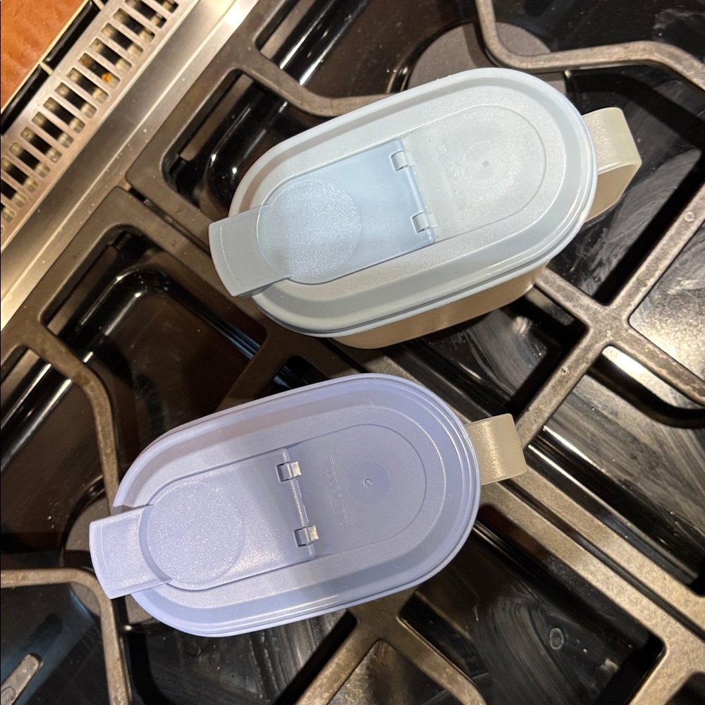 Tupperware pitchers - Picture 3 of 8